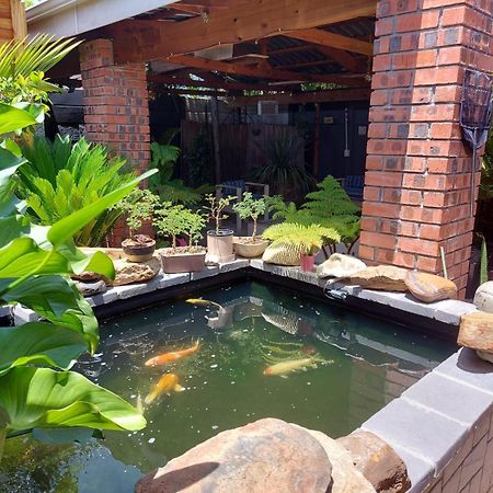 Villa Mariss Guesthouse Kraaifontein Экстерьер фото