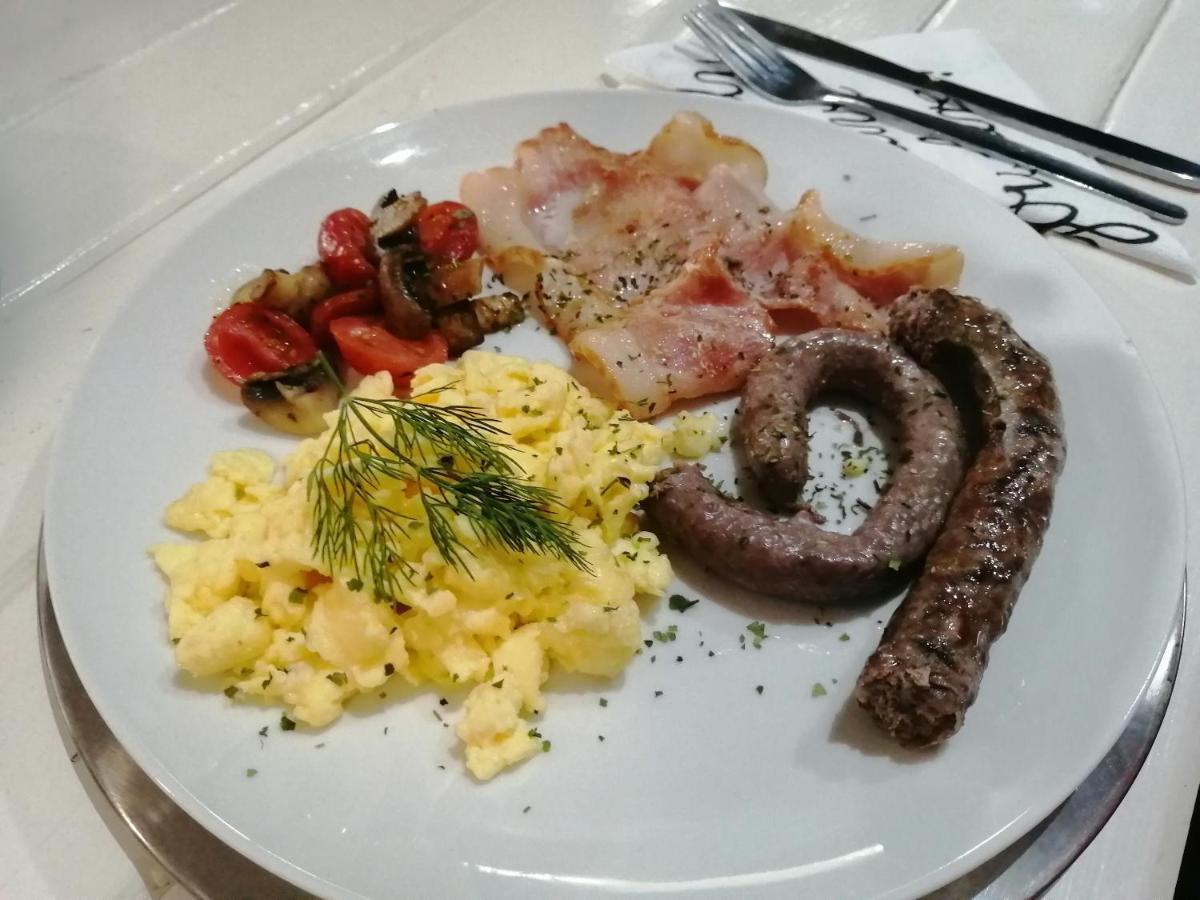Villa Mariss Guesthouse Kraaifontein Экстерьер фото