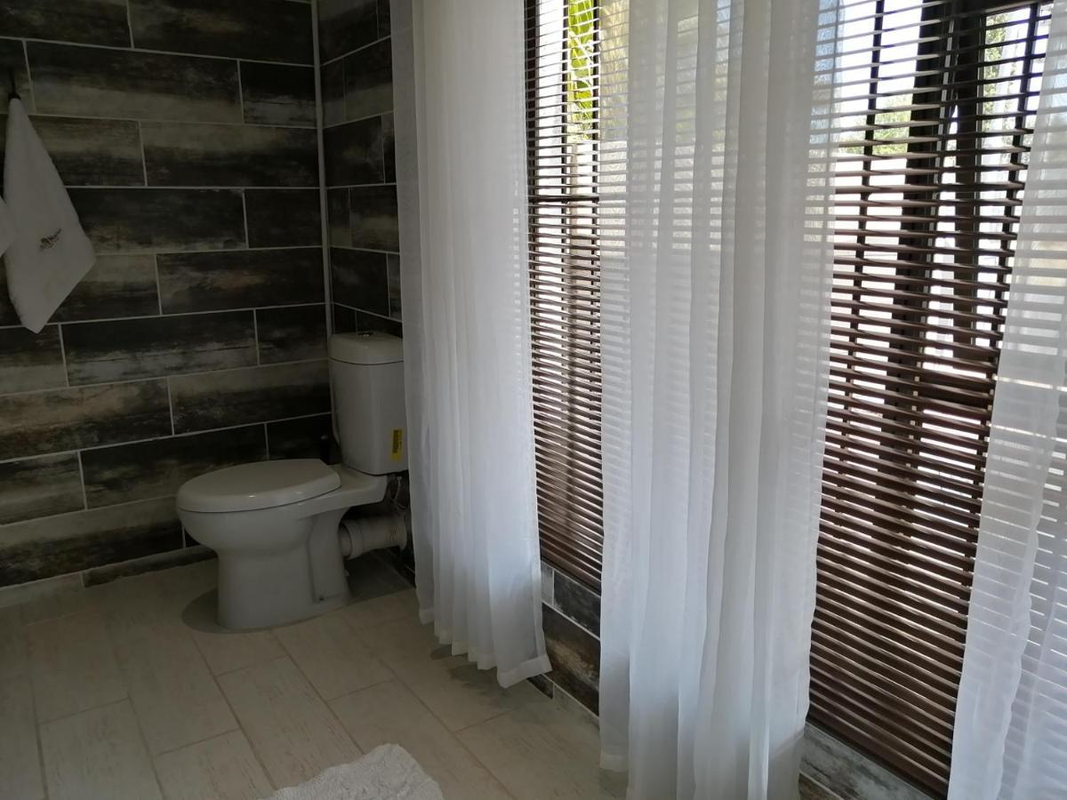 Villa Mariss Guesthouse Kraaifontein Экстерьер фото