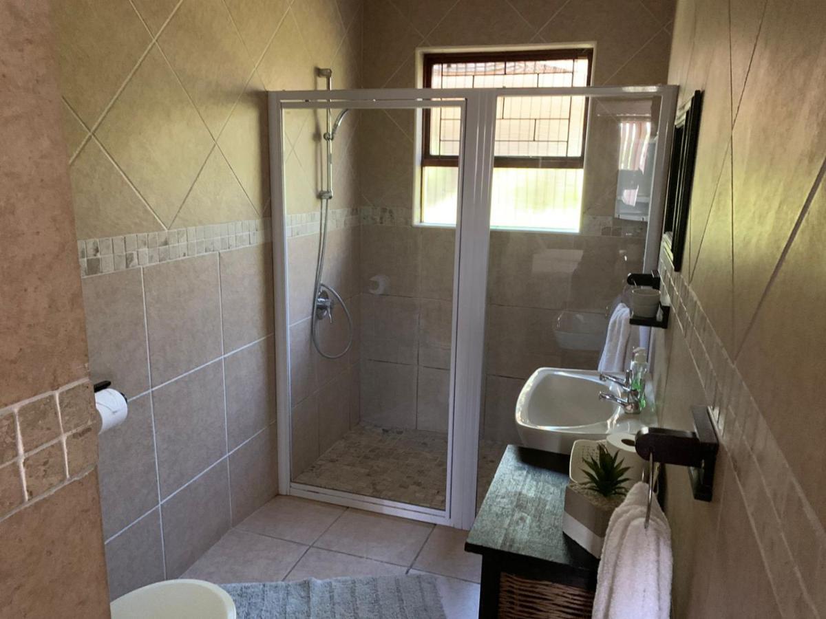 Villa Mariss Guesthouse Kraaifontein Экстерьер фото