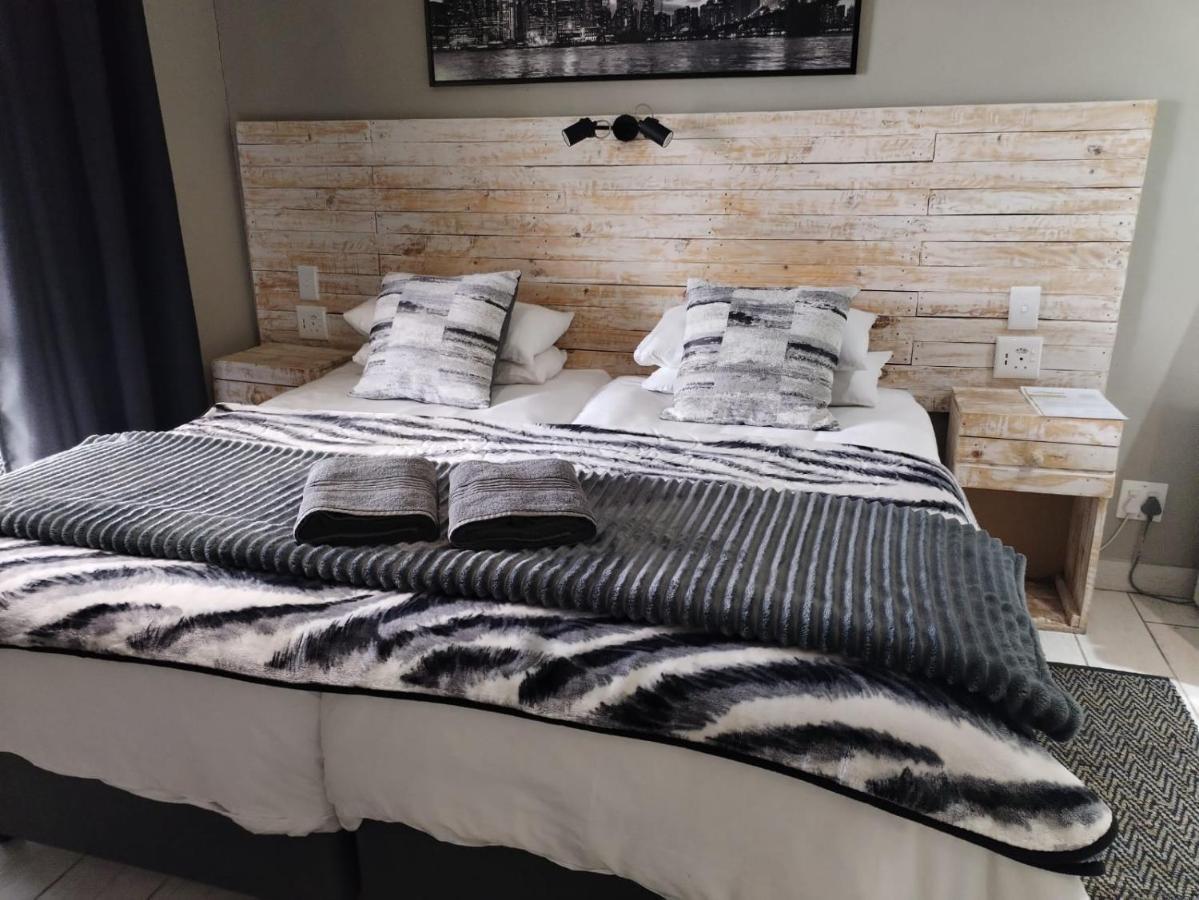 Villa Mariss Guesthouse Kraaifontein Экстерьер фото