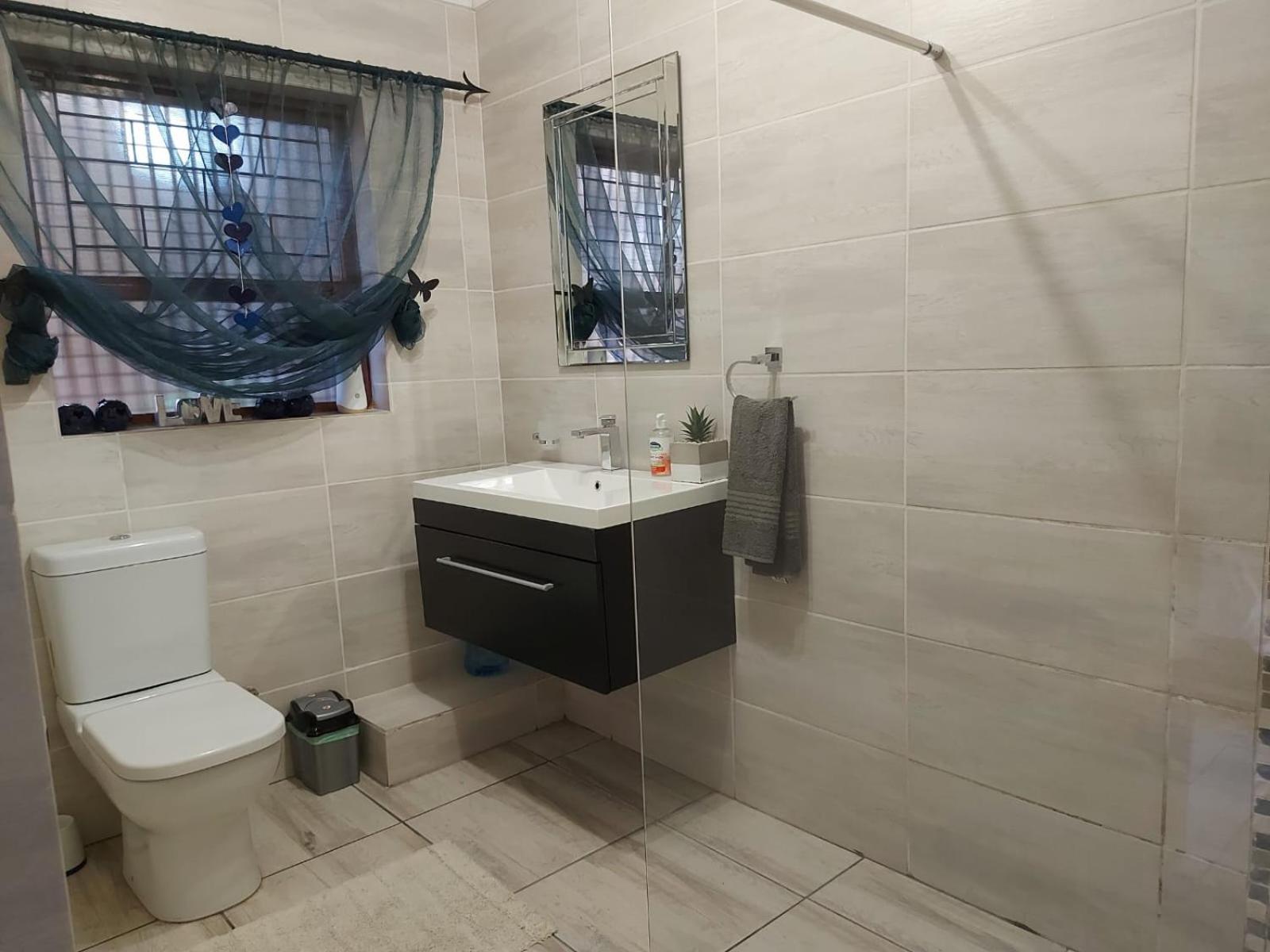 Villa Mariss Guesthouse Kraaifontein Экстерьер фото