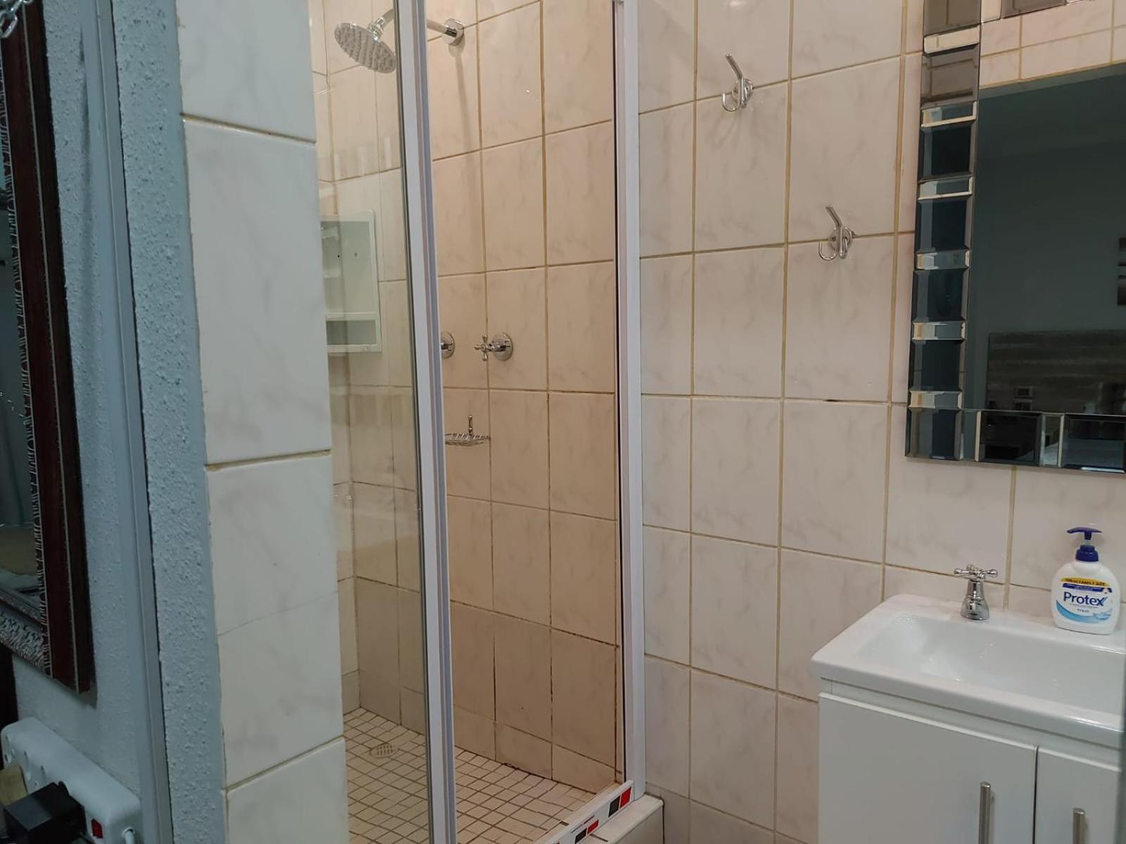 Villa Mariss Guesthouse Kraaifontein Экстерьер фото
