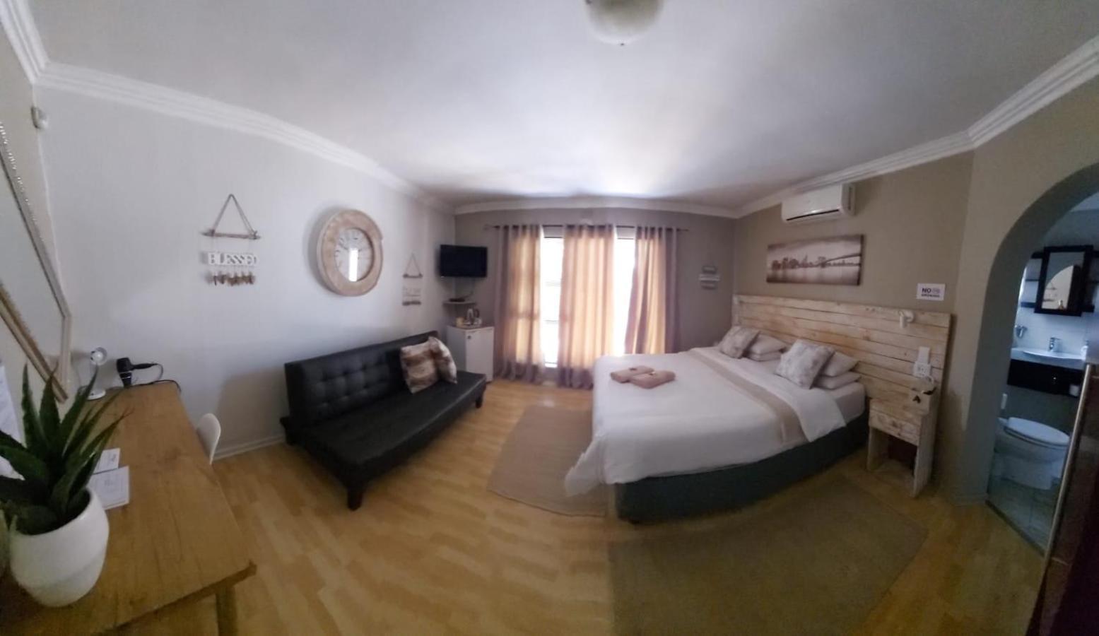 Villa Mariss Guesthouse Kraaifontein Экстерьер фото